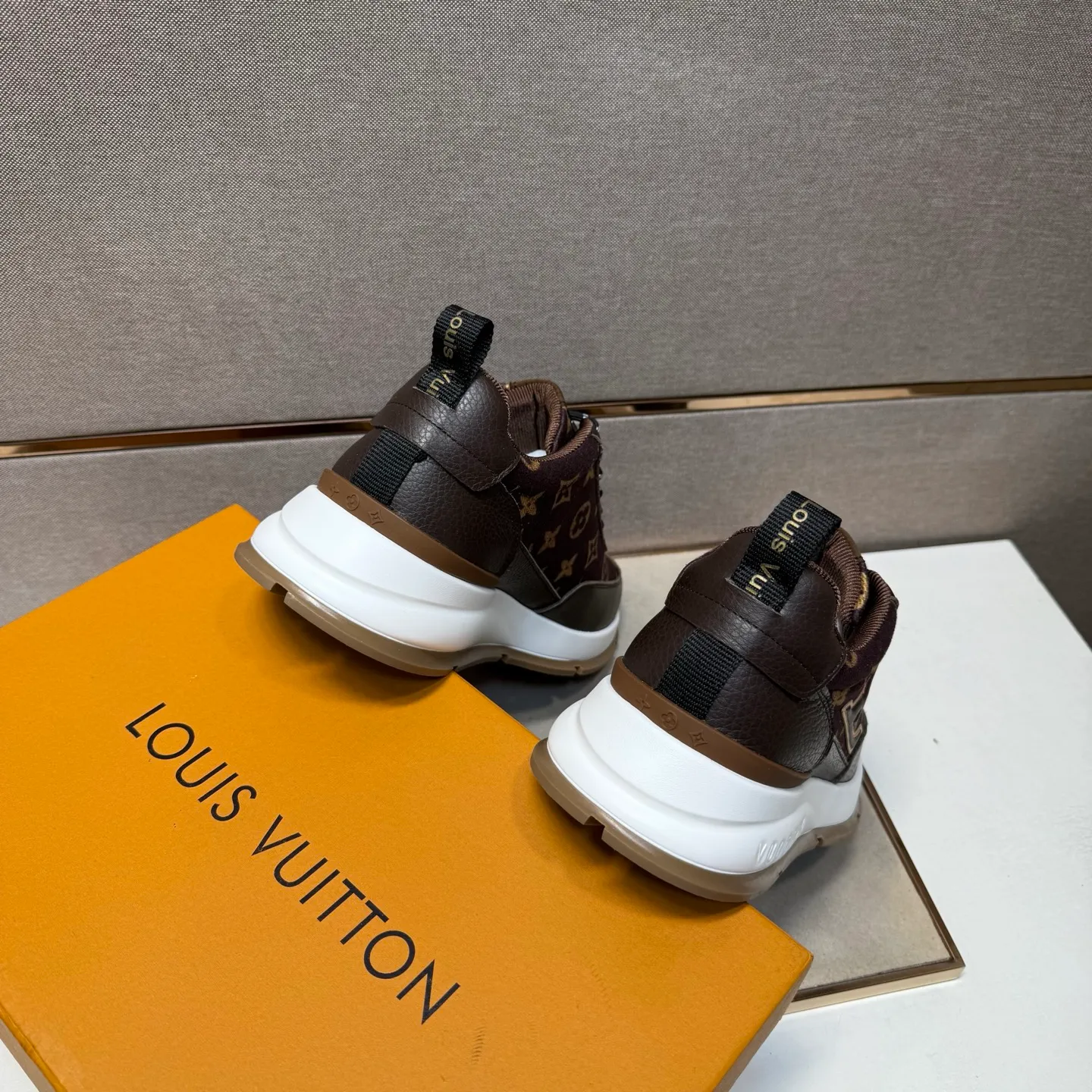 ⬛️Men's shoes 💰p442【LV～】Men's casual shoes 2025z cabinet sales simultaneously 🔶Size: 38-44#️⃣ 🔷3 colors🔜The upper is made of multi-material splicing➕Mesh lining, comfortable and breathable, sole: original comfortable and wear-resistant outsole, ⚠️real thing📱photographed🎬real thing is better📢📢📢